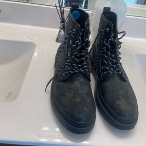 Guess Men's Green Camouflage Lace-Up Boots